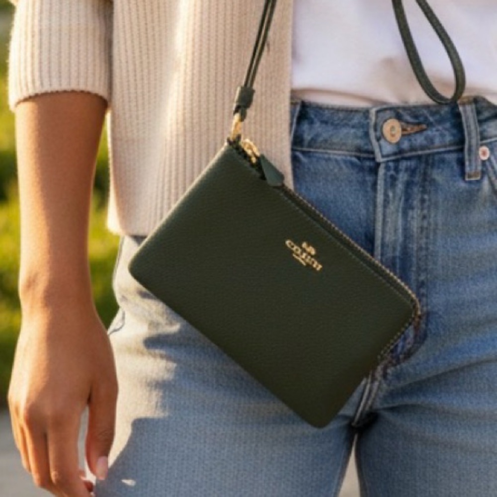 NWT Coach Corner Zip Wristlet in Dark Ivy (Green)